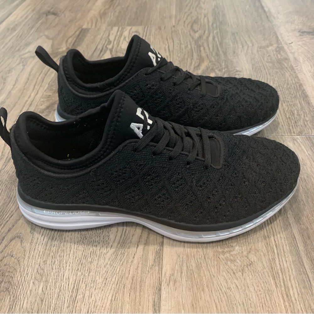APL Techloom Phantom Black Runner Women’s 7.5 Lululemon Sneaker